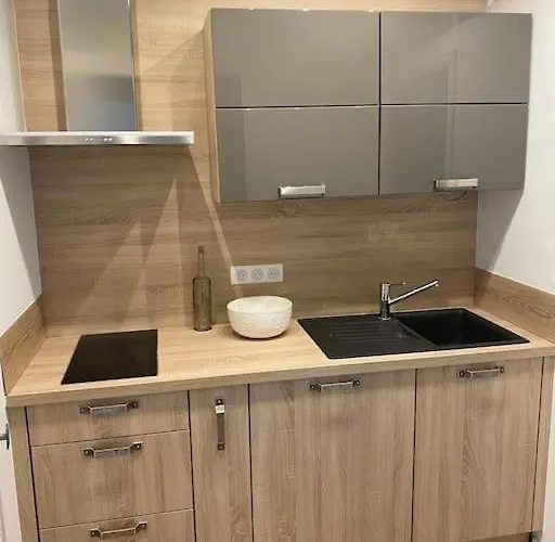 Refait A Neuf, Idealement Situé *